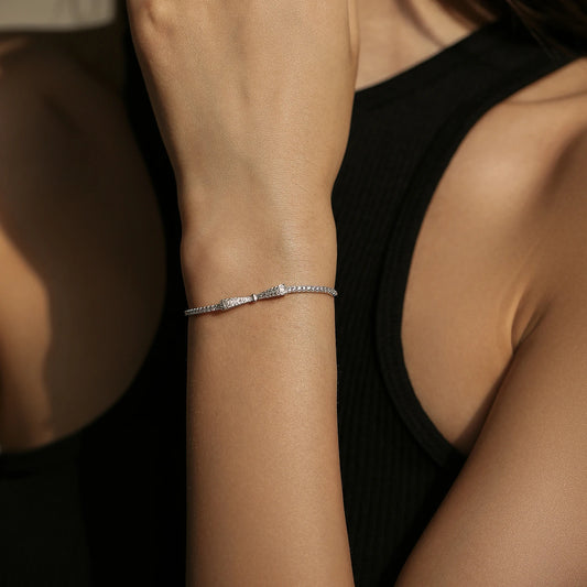925 Sterling Silver Sparkling Bowknot Bracelet – Adjustable Charm Design
